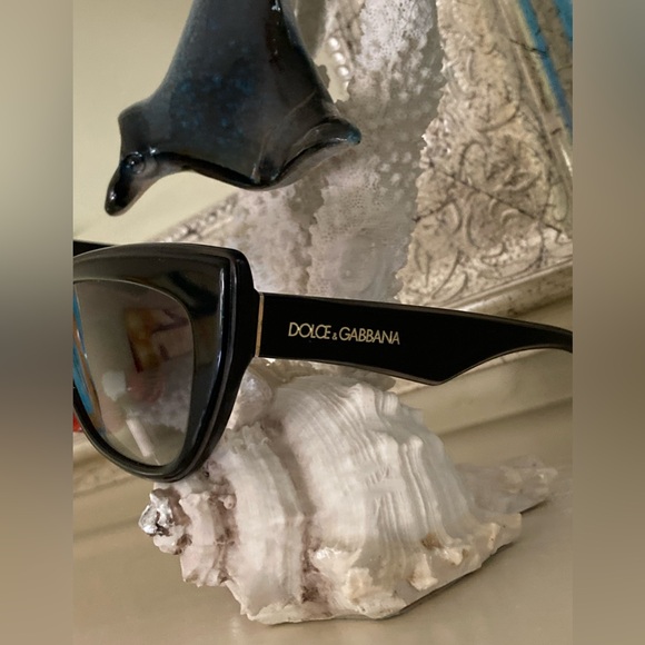 Dolce & Gabbana Sunglasses With Case - Picture 7 of 16
